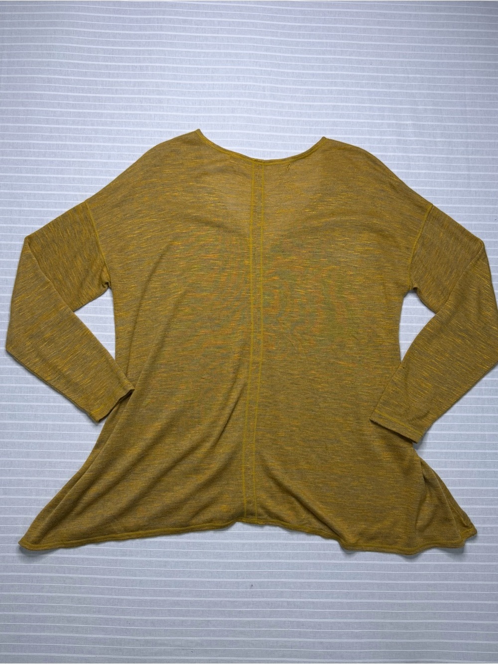 Chelsea & Violet Mustard Heathered V-Neck Top – Size Small 🤎 - Picture 8 of 9